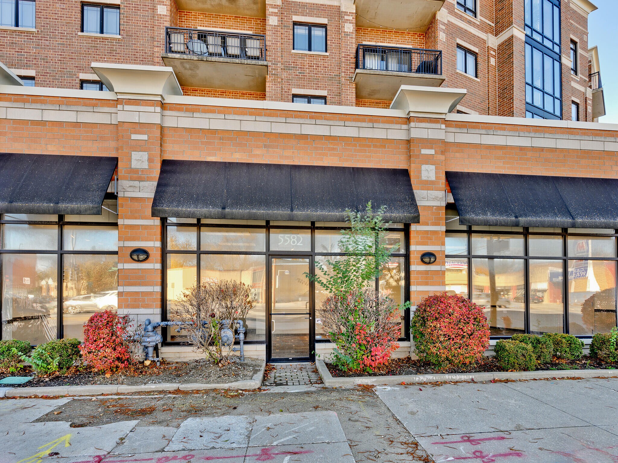 5582 N Lincoln Ave, Chicago, IL à louer Photo de l’immeuble– Image 1 sur 13