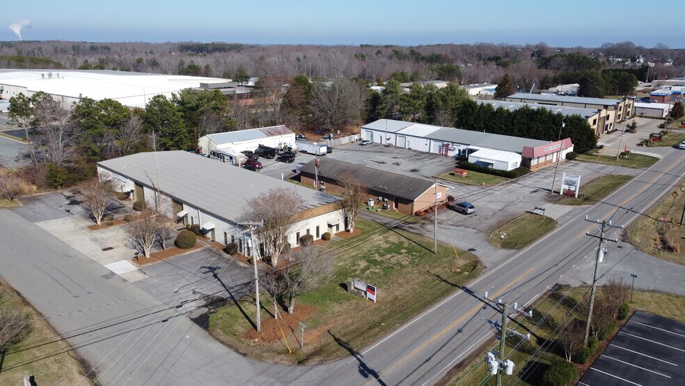 4086 N NC 16 Business Hwy, Denver, NC à louer - Photo principale – Image 1 sur 9