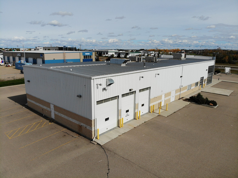 295 Burnt Park Dr, Red Deer County, AB à louer - Photo de l’immeuble – Image 3 sur 8