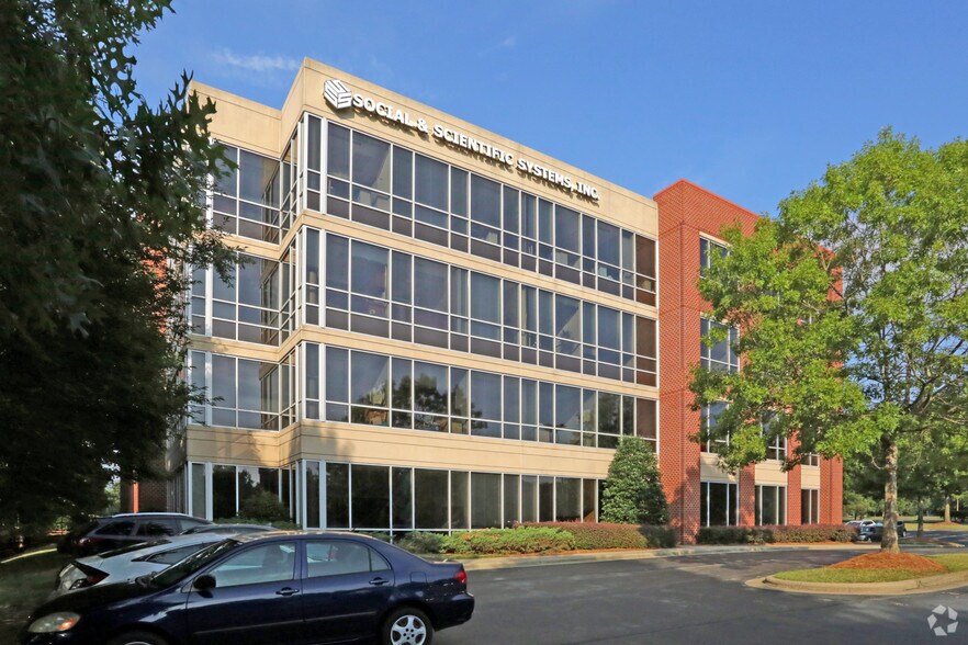 4505 Emperor Blvd, Durham, NC à vendre - Photo de l’immeuble – Image 2 sur 11