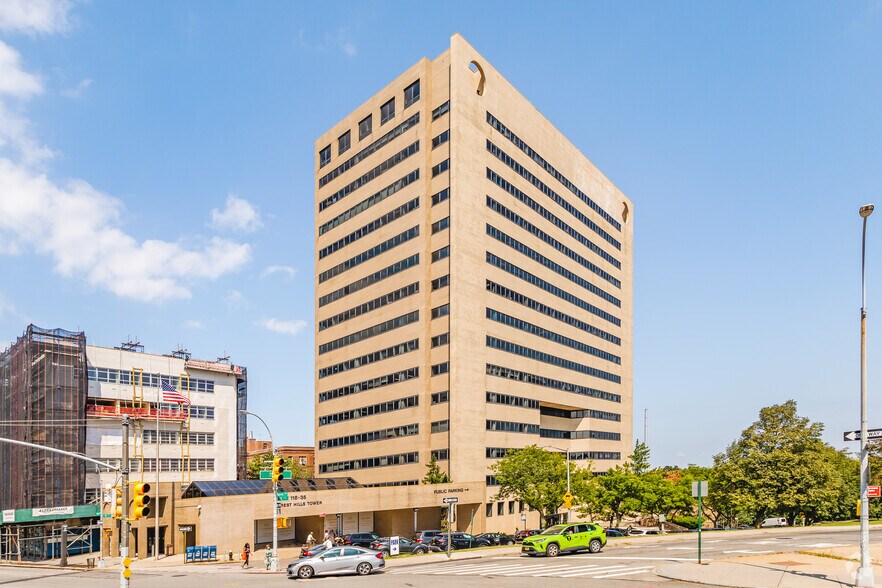 118-35 Queens Blvd, Forest Hills, NY à louer - Photo principale – Image 1 sur 4