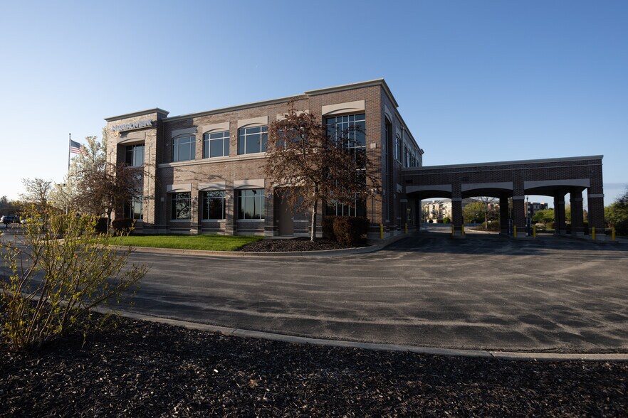 19105 W Capitol Dr, Brookfield, WI à louer - Photo de l’immeuble – Image 3 sur 41