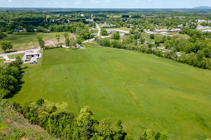 1036 Old Smithville Rd, McMinnville, TN à vendre - Photo de l’immeuble – Image 2 sur 19