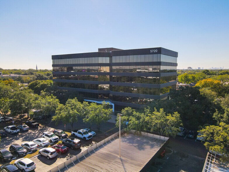 5720 Lyndon B Johnson Fwy, Dallas, TX à louer - Photo de l’immeuble – Image 2 sur 9