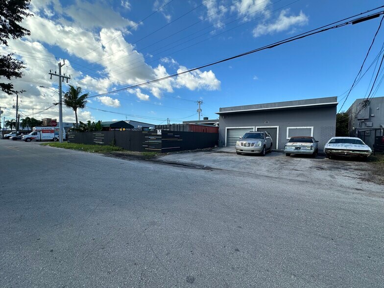 2220 SW 60th Ter, Miramar, FL à vendre - Photo de l’immeuble – Image 3 sur 31