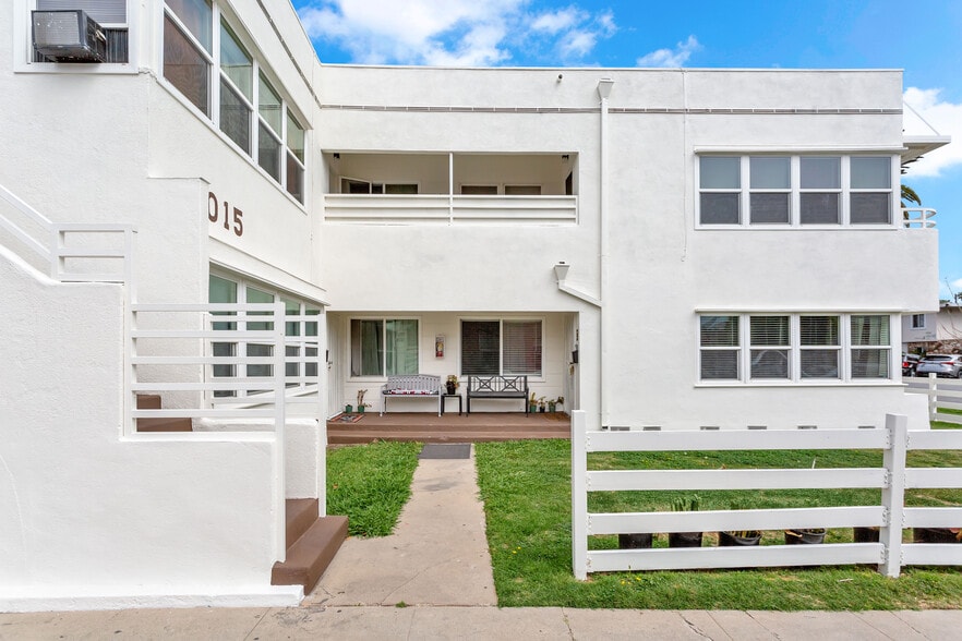 2015 Locust Ave, Long Beach, CA à vendre - Photo de l’immeuble – Image 3 sur 22
