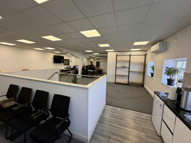 Fishers Way, Belvedere à vendre - Photo de l’immeuble – Image 3 sur 17