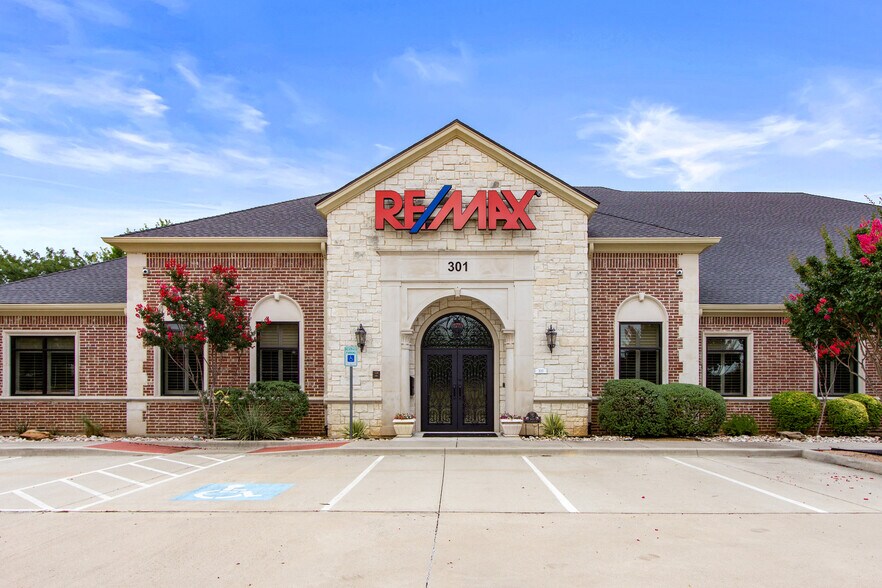 301 S Watters Rd, Allen, TX à louer - Photo de l’immeuble – Image 1 sur 77