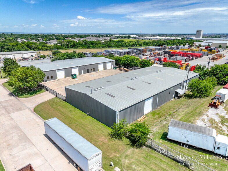 111 Industrial Blvd, Mansfield, TX à vendre - Photo de l’immeuble – Image 1 sur 6