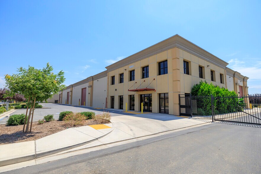 3260 Liberty Square Pky, Turlock, CA à vendre - Photo de l’immeuble – Image 1 sur 37