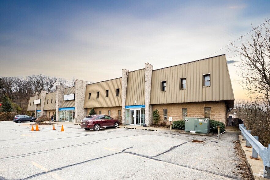 275 Curry Hollow Rd, Pittsburgh, PA à louer - Photo principale – Image 1 sur 6