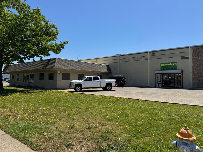 5900 Warehouse Way, Sacramento, CA à louer - Photo de l’immeuble – Image 1 sur 4
