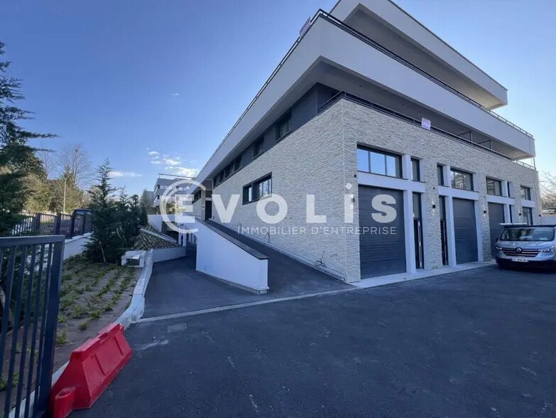 Bureau dans Bry-sur-Marne à louer - Photo de l’immeuble – Image 2 sur 11