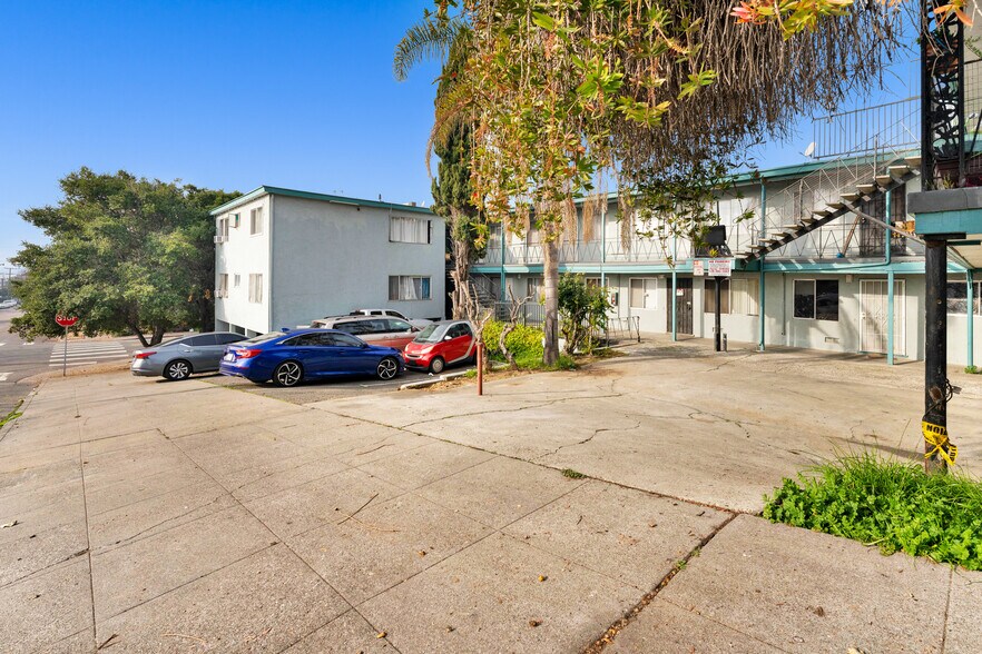 1946 Foothill Blvd, Oakland, CA à vendre - Photo de l’immeuble – Image 3 sur 6