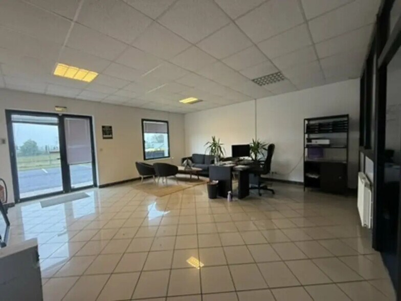 Bureau dans Tillé à louer - Photo de l’immeuble – Image 2 sur 7