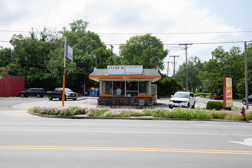 7702 Troost Ave, Kansas City, MO à louer - Photo de l’immeuble – Image 2 sur 4