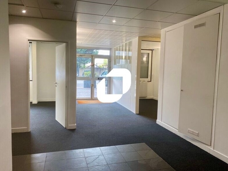Bureau dans Rueil-Malmaison à louer - Photo de l’immeuble – Image 1 sur 14