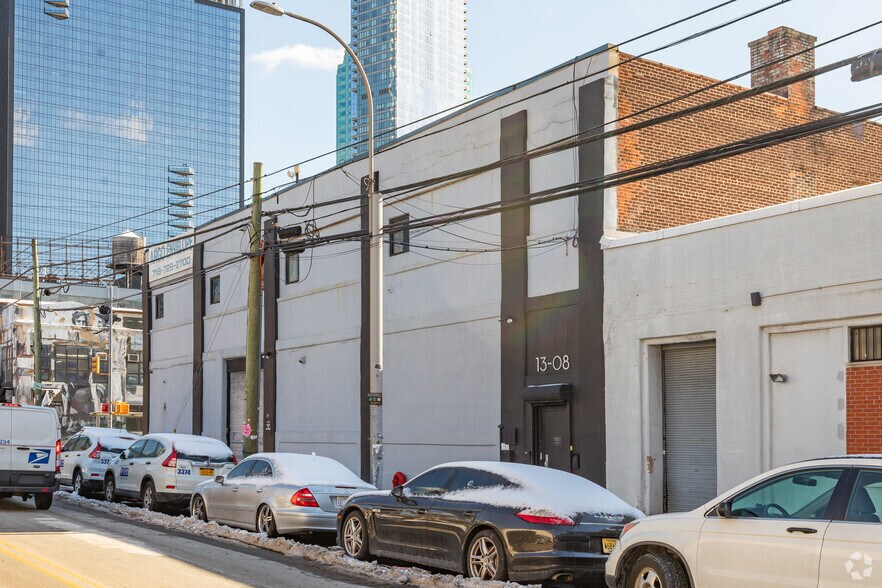 4310 21st St, Long Island City, NY à louer - Photo de l’immeuble – Image 3 sur 7