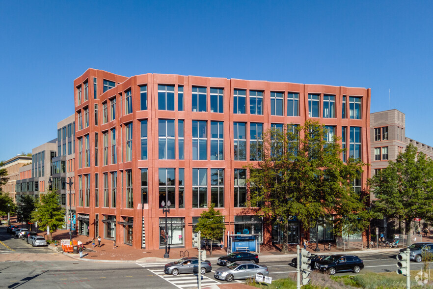 700 Pennsylvania Ave SE, Washington, DC à louer - Photo de l’immeuble – Image 1 sur 12