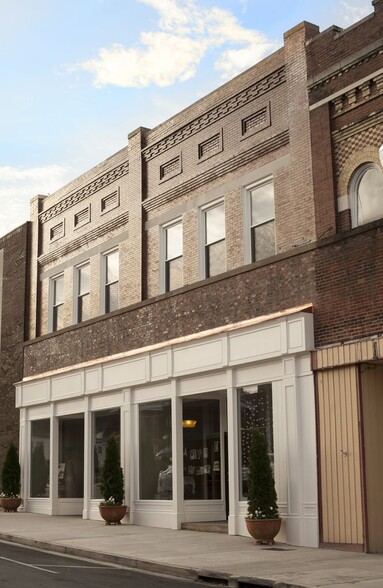 206 Gay St, Erwin, TN à vendre - Photo de l’immeuble – Image 2 sur 24