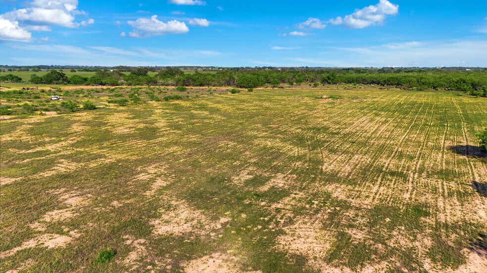 238 E Ditto Rd, Poteet, TX à vendre - Photo de l’immeuble – Image 3 sur 16