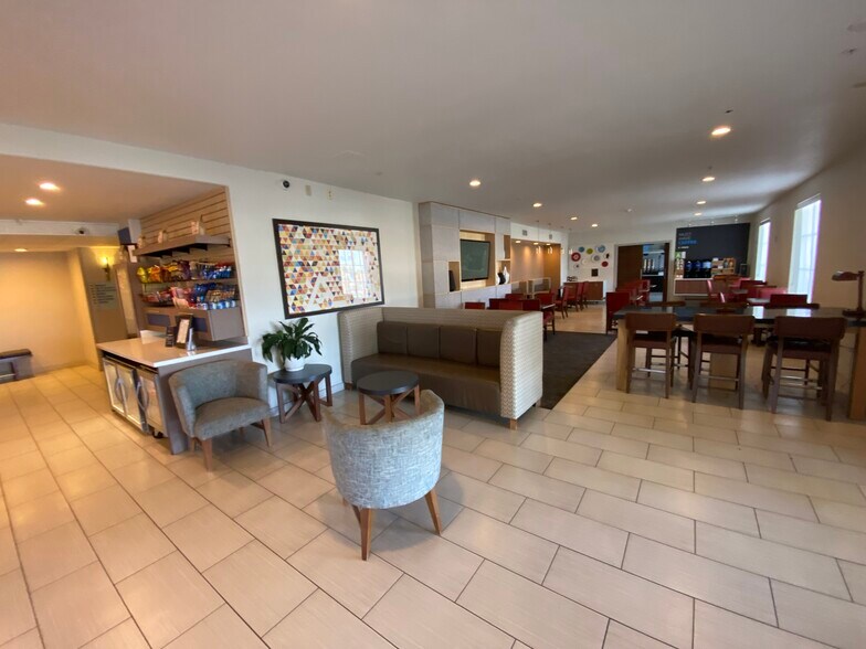 43719 17th St W, Lancaster, CA à vendre - Photo de l’immeuble – Image 3 sur 19