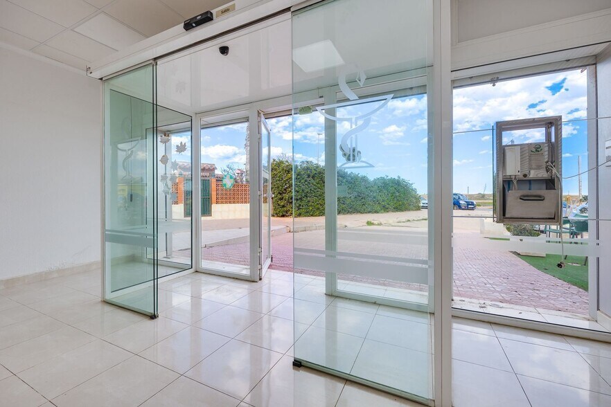 Avinguda de Alfredo Nobel, 119, Torrevieja, Alicante à vendre - Photo de l’immeuble – Image 2 sur 47