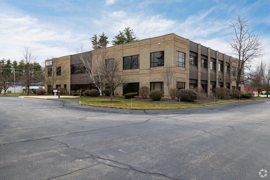11 Continental Blvd, Merrimack, NH à louer - Photo de l’immeuble – Image 1 sur 8