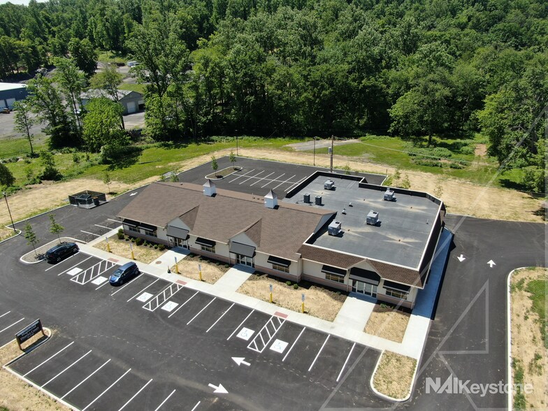 590 Oley Rd, Oley, PA à louer - Photo de l’immeuble – Image 1 sur 8