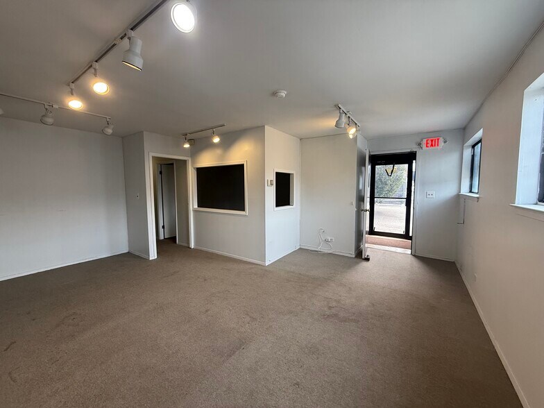 3853-3863 E Tremont Ave, Bronx, NY à louer - Photo de l’immeuble – Image 3 sur 6