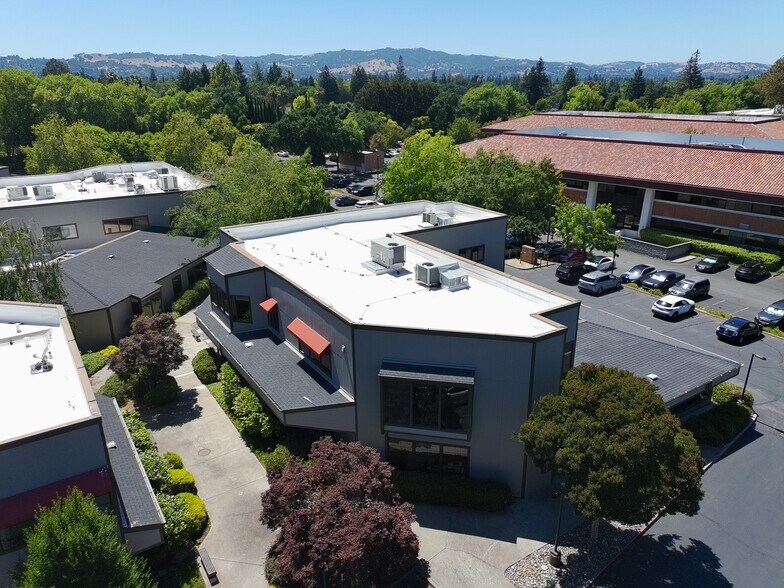 323 Lennon Ln, Walnut Creek, CA à louer - Photo de l’immeuble – Image 2 sur 6