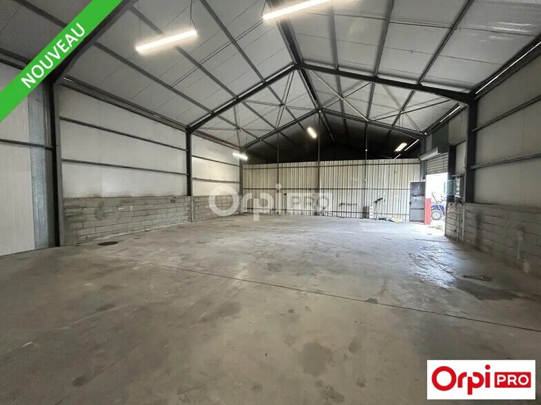 Local d’activités dans Malataverne à louer - Photo de l’immeuble – Image 1 sur 4