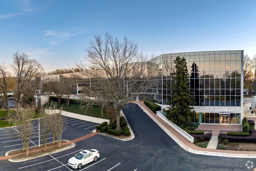 2101 Rexford Rd, Charlotte, NC à louer - Photo principale – Image 1 sur 25