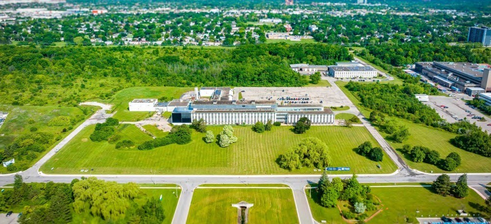 2395 Speakman Dr, Mississauga, ON à vendre Photo de l’immeuble– Image 1 sur 5