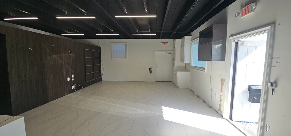 211 SE 9th Ave, Boynton Beach, FL à louer - Photo de l’immeuble – Image 2 sur 22