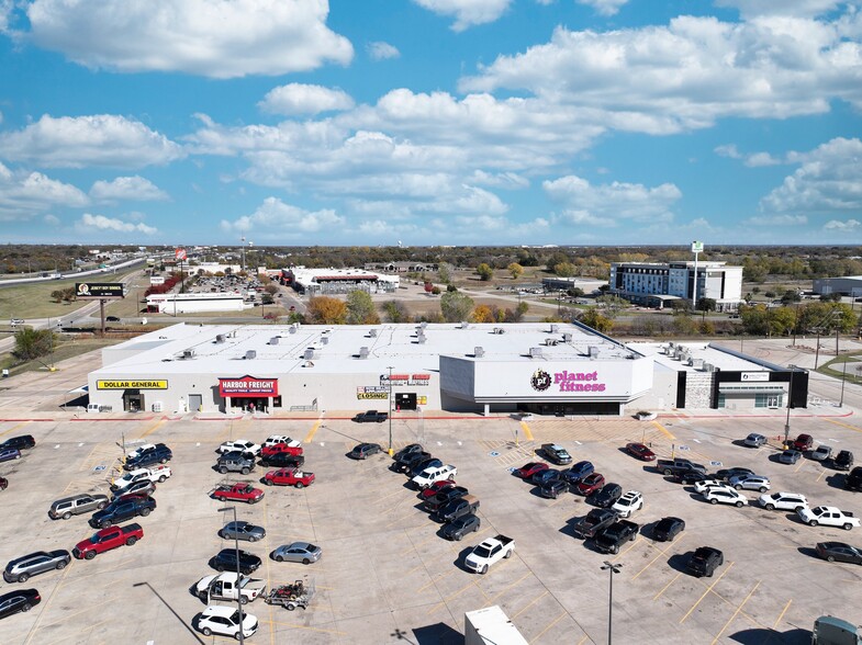 1000 N Loop 340, Bellmead, TX à louer - Photo de l’immeuble – Image 2 sur 4