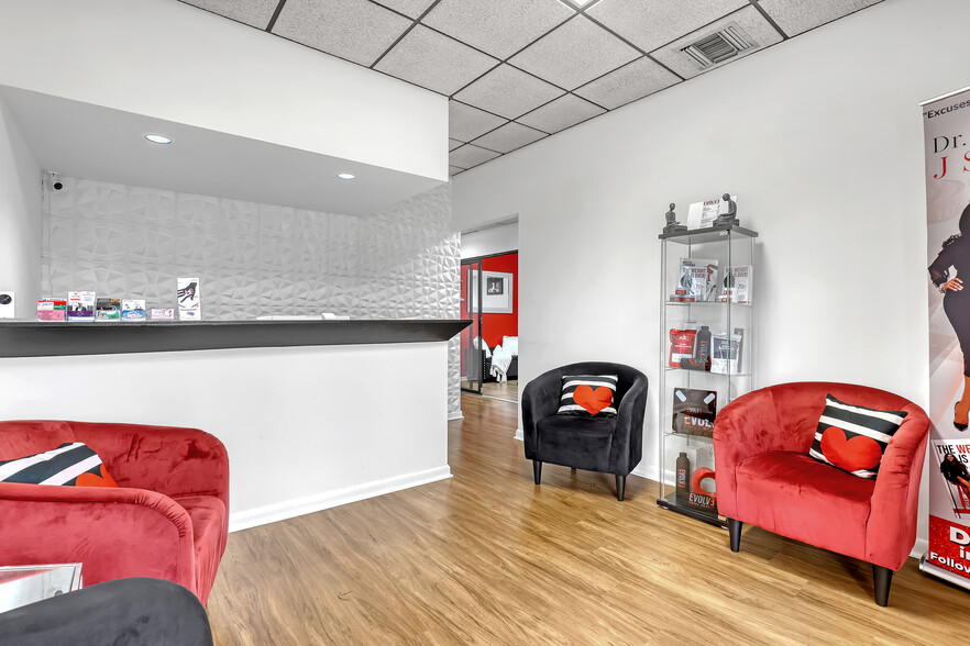 5650-5656 Corporate Way, West Palm Beach, FL à vendre - Photo de l’immeuble – Image 2 sur 11