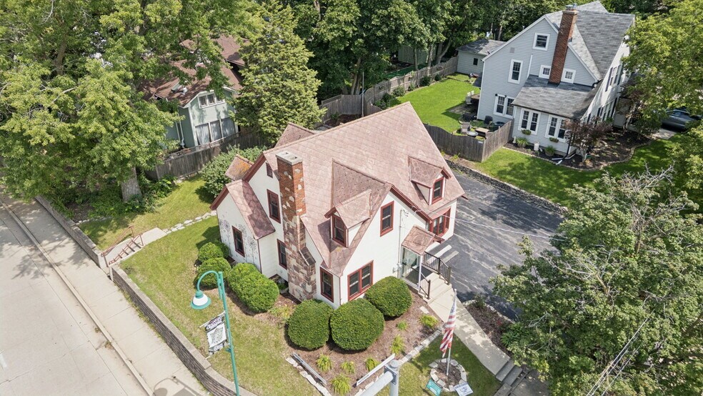 6 E Washington St, Oswego, IL à vendre - Photo de l’immeuble – Image 3 sur 27