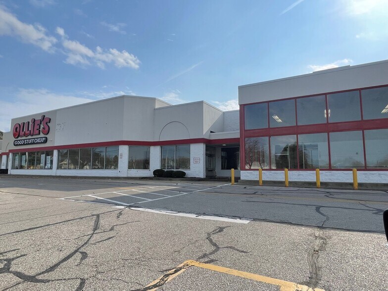 1144 W Prospect Rd, Ashtabula, OH à louer - Photo de l’immeuble – Image 1 sur 20