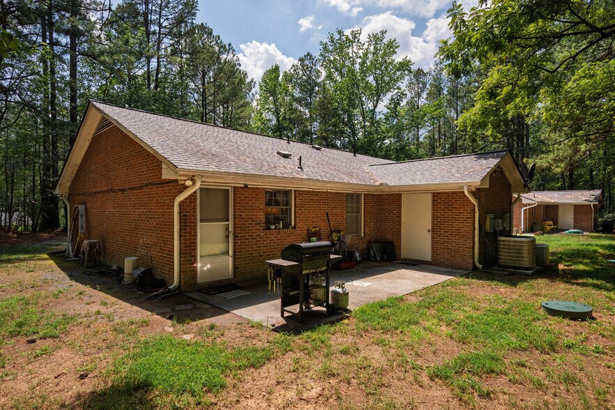 547 Cedar Lake Rd, Chapel Hill, NC à vendre - Photo de l’immeuble – Image 2 sur 23