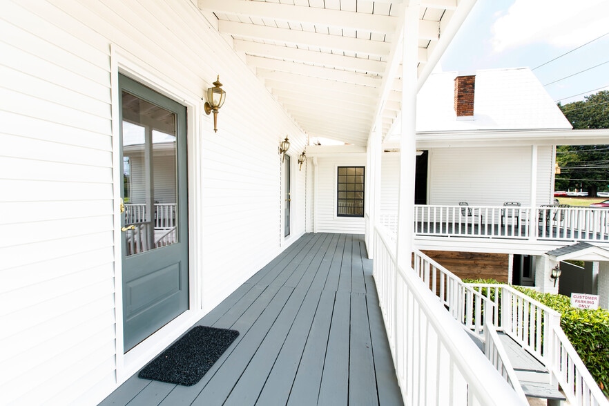 125 S Milledge Ave, Athens, GA à louer - Photo de l’immeuble – Image 2 sur 27