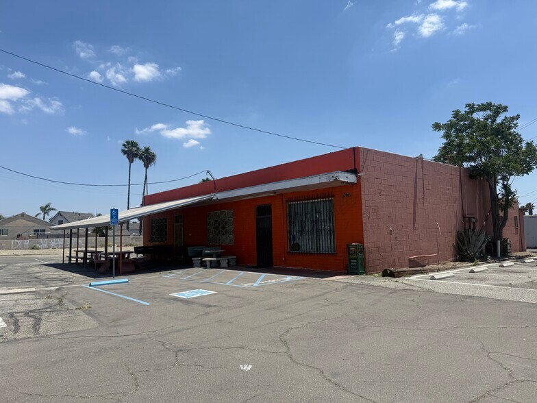 15542 San Bernardino Ave, Fontana, CA à vendre - Photo de l’immeuble – Image 2 sur 23