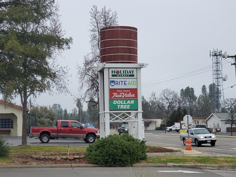 9372 Deschutes Rd, Palo Cedro, CA à louer - Photo de l’immeuble – Image 3 sur 11