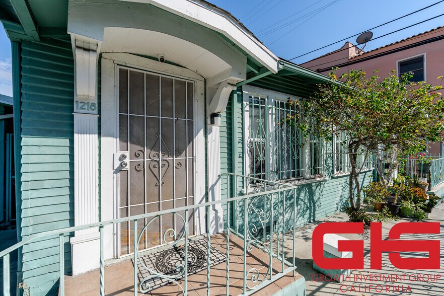 1216 N St Andrews Pl, Los Angeles, CA à vendre - Photo de l’immeuble – Image 2 sur 14
