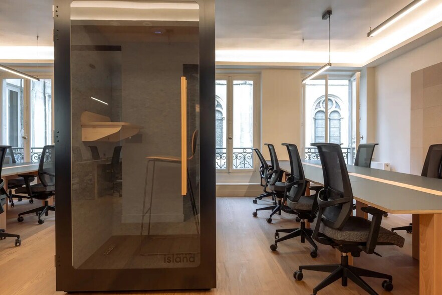 5 Rue Blanche, Paris à louer - Photo de l’immeuble – Image 3 sur 11