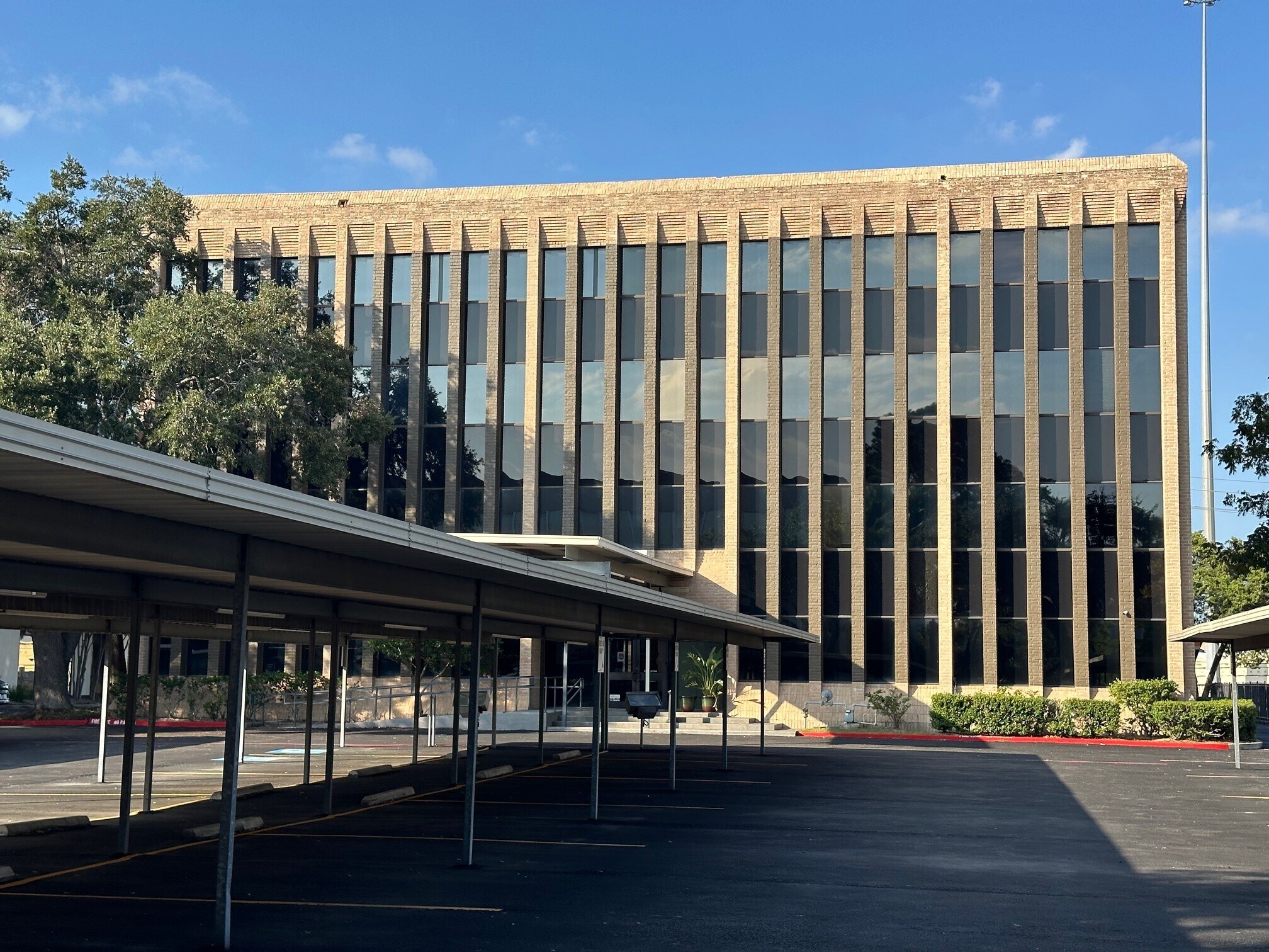 9545 Katy Fwy, Houston, TX à louer Photo principale– Image 1 sur 9