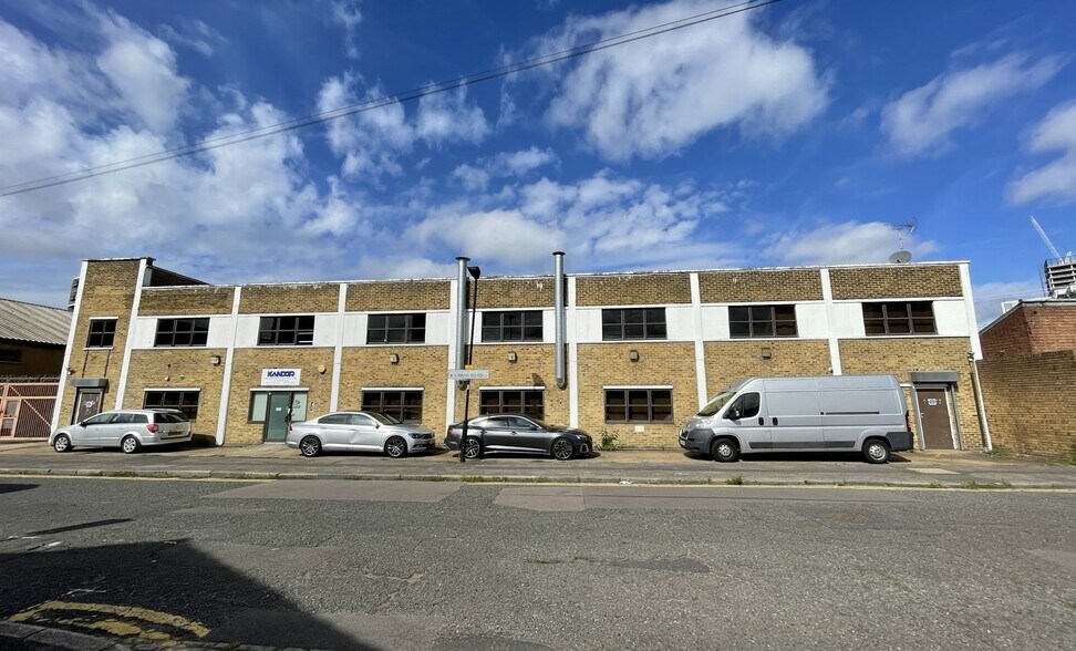 11-15 Gibbins Rd, Londres à louer - Photo de l’immeuble – Image 3 sur 4
