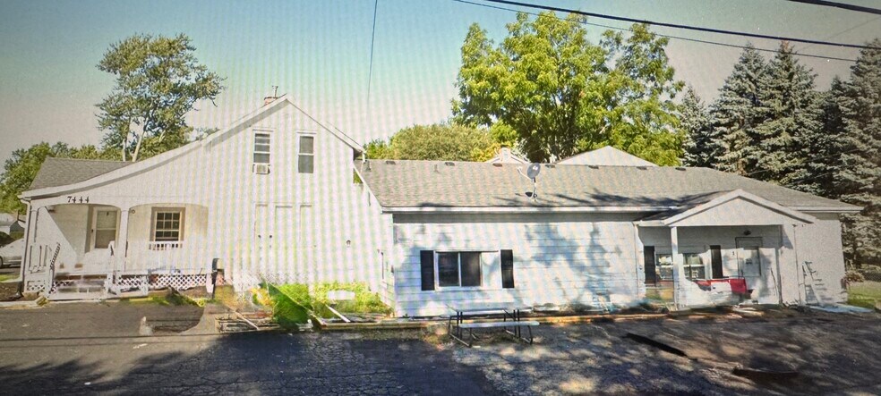 7444 Lake Ave, Elyria, OH à vendre - Photo de l’immeuble – Image 1 sur 28