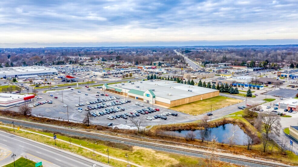 7500 Cottonwood Dr, Jenison, MI à vendre - Photo principale – Image 1 sur 5