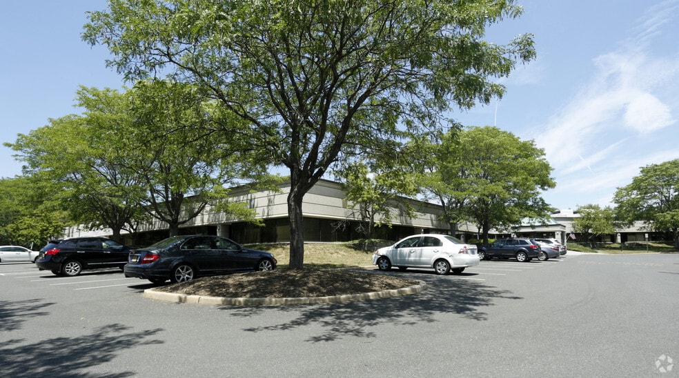 100 Willowbrook Rd, Freehold, NJ à louer - Photo principale – Image 1 sur 4